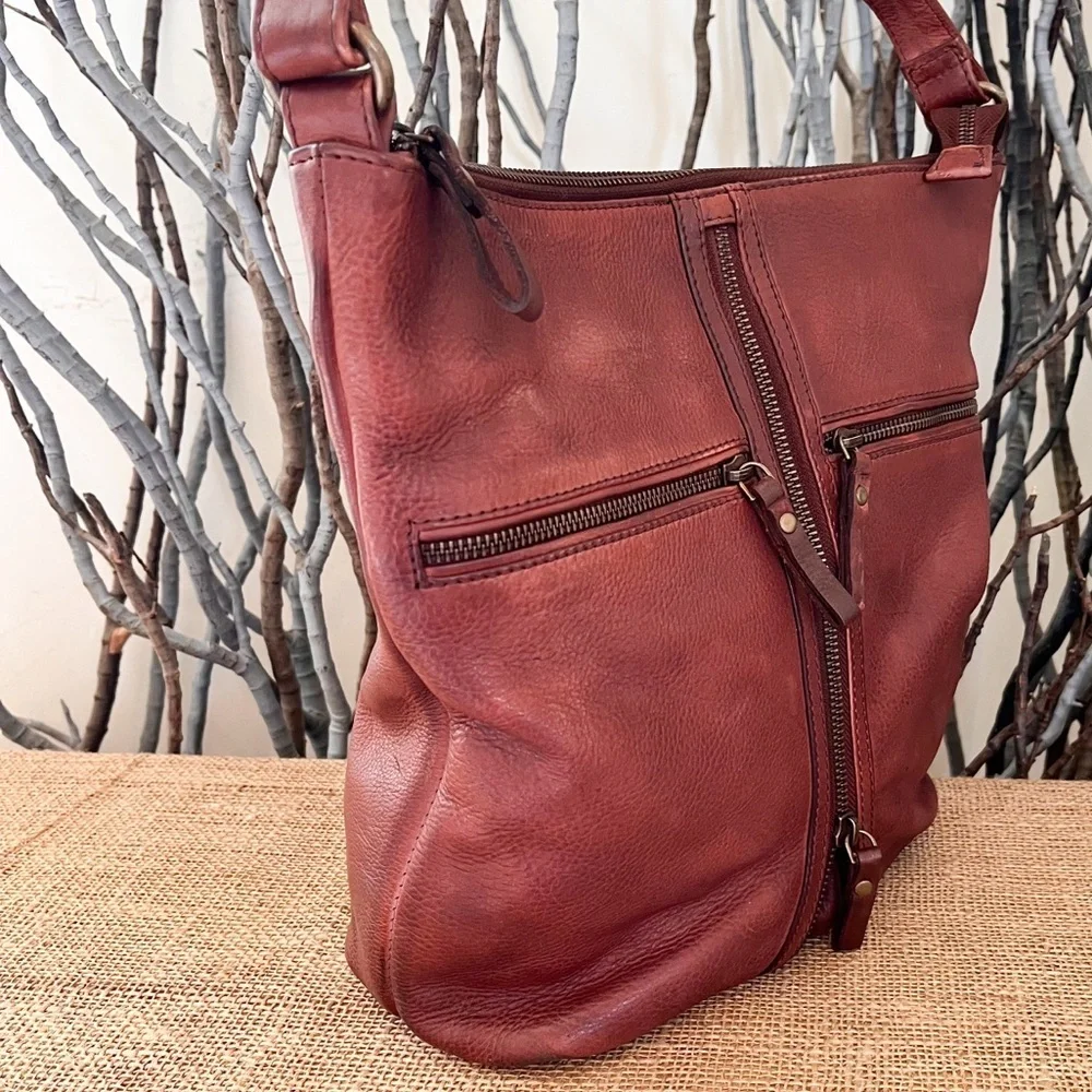 NorthStyle Pebble Leather Hobo Bag